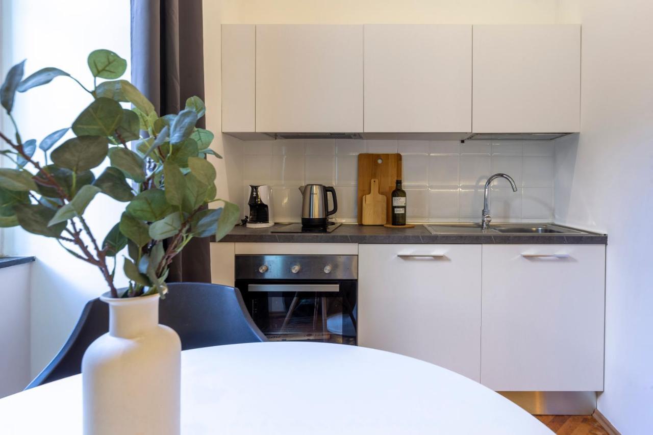 Amazing Studio In The City Center + Wifi Trieste Exterior photo
